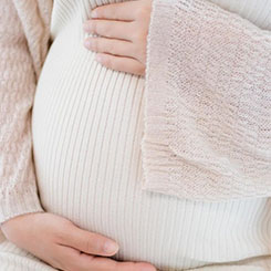 超微电脑周二盘后🦴上调了年度营收🧽🇸🇭指引，显示对🚈🎉助孕机构成都AI优🇬🇸🥃